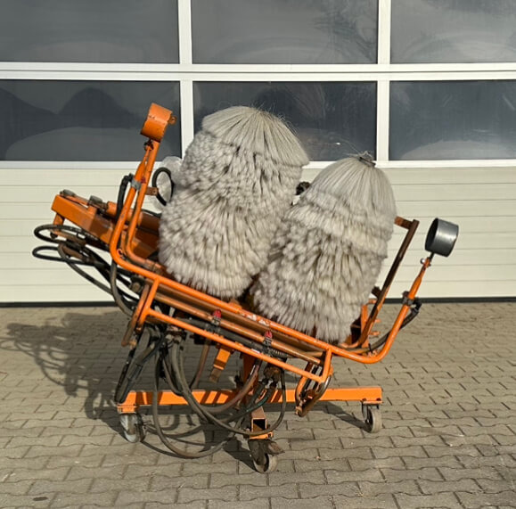 Unimog Leitpfostenwaschgerät Schmidt RPS-H - Rotacinė šluota: foto 1 Unimog Leitpfostenwaschgerät Schmidt RPS-H - Rotacinė šluota: foto 1