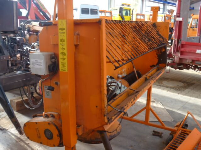 Unimog Salzstreuer Gmeiner 90WA - Smėlio/ Druskos barstytuvas: foto 4 Unimog Salzstreuer Gmeiner 90WA - Smėlio/ Druskos barstytuvas: foto 4