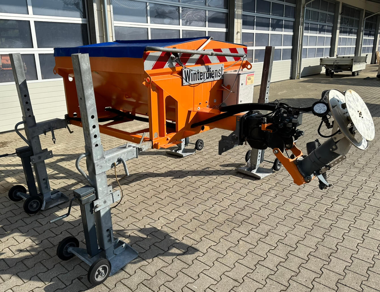 Unimog Salzstreuer KüpperWeisser IMSSN J15012 H - Smėlio/ Druskos barstytuvas: foto 3 Unimog Salzstreuer KüpperWeisser IMSSN J15012 H - Smėlio/ Druskos barstytuvas: foto 3