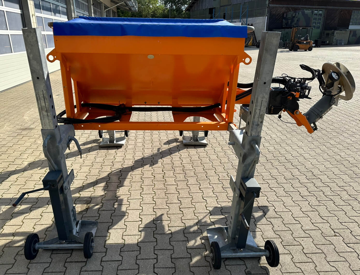 Unimog Salzstreuer KüpperWeisser IMSSN J15012 H - Smėlio/ Druskos barstytuvas: foto 4 Unimog Salzstreuer KüpperWeisser IMSSN J15012 H - Smėlio/ Druskos barstytuvas: foto 4