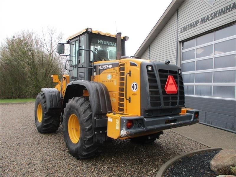 Ratinis krautuvas Hyundai 757-9A med 620/75R26 traktor hjul montering på: foto 9