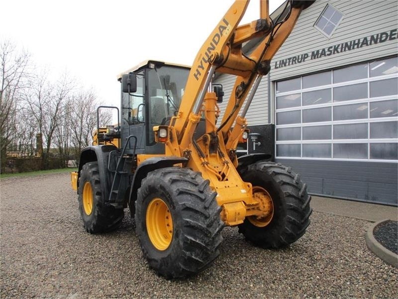 Ratinis krautuvas Hyundai 757-9A med 620/75R26 traktor hjul montering på: foto 15