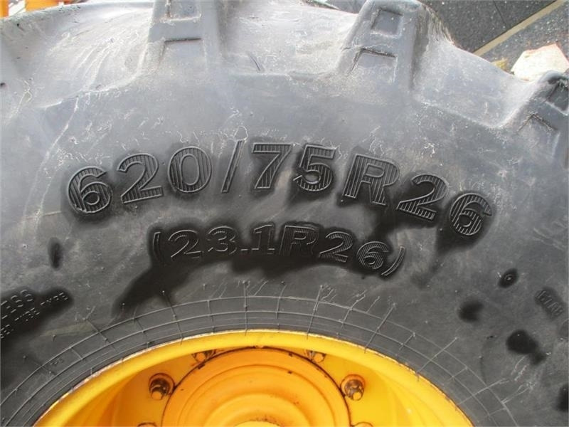 Ratinis krautuvas Hyundai 757-9A med 620/75R26 traktor hjul montering på: foto 16