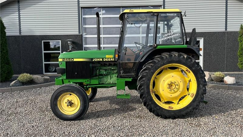 John Deere 2450 Med servostyring - Traktorius: foto 1 John Deere 2450 Med servostyring - Traktorius: foto 1