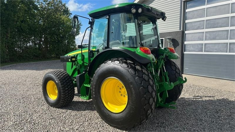 John Deere 5090 M Med græsdæk - Traktorius: foto 3 John Deere 5090 M Med græsdæk - Traktorius: foto 3