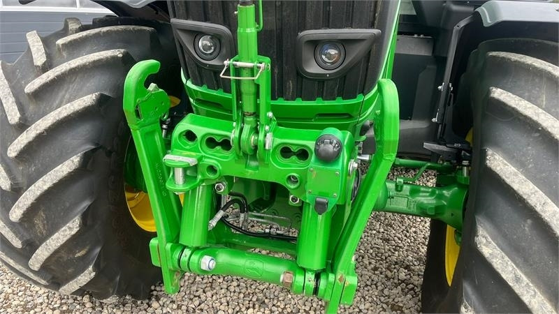 John Deere 6R 215 Command Pro med frontlift - Traktorius: foto 4 John Deere 6R 215 Command Pro med frontlift - Traktorius: foto 4