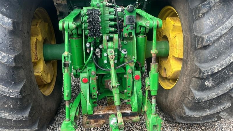 John Deere 8230 Med frontlift - Traktorius: foto 5 John Deere 8230 Med frontlift - Traktorius: foto 5
