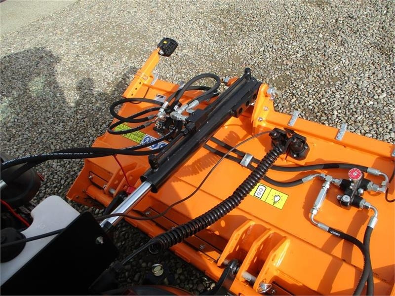 Smėlio/ Druskos barstytuvas - Komunalinė/ Specializuota technika Limas SSP160 Selvlæssende og med lys: foto 9 Smėlio/ Druskos barstytuvas - Komunalinė/ Specializuota technika Limas SSP160 Selvlæssende og med lys: foto 9