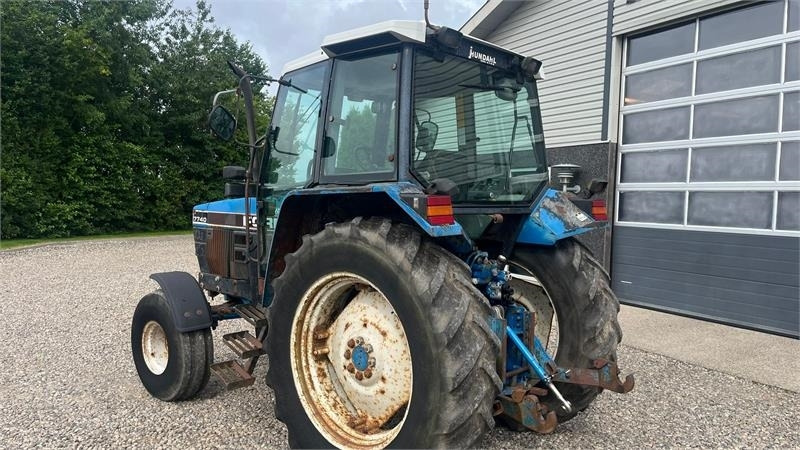 New Holland 7740 SLE Turbo Handy 2wd traktor - Traktorius: foto 3 New Holland 7740 SLE Turbo Handy 2wd traktor - Traktorius: foto 3