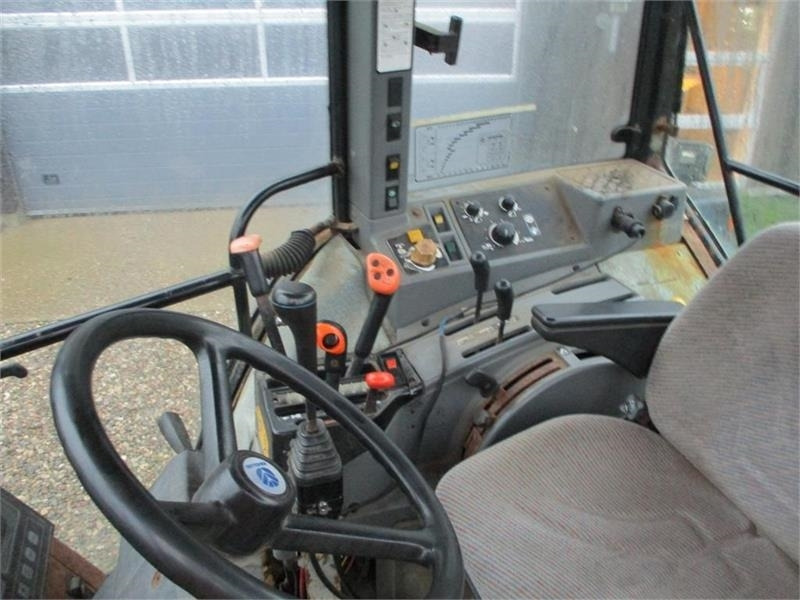 Traktorius New Holland 7740 SLE Turbo Med frontlæsser og frontlift.: foto 8