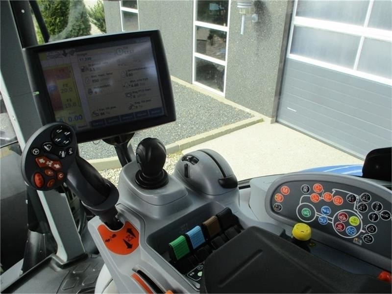 New Holland T7.230 AutoCommand, meget velholdt traktor - Traktorius: foto 4 New Holland T7.230 AutoCommand, meget velholdt traktor - Traktorius: foto 4