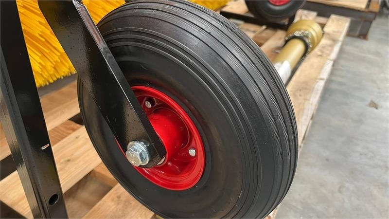 Thyregod TK 1600 PTO, med hydraulisk sving. - Rotacinė šluota: foto 3 Thyregod TK 1600 PTO, med hydraulisk sving. - Rotacinė šluota: foto 3