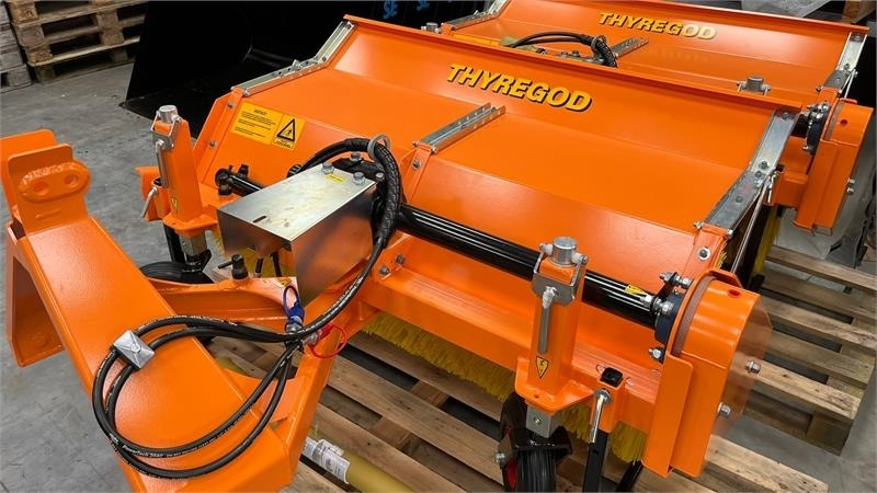 Thyregod TK 1600 PTO, med hydraulisk sving. - Rotacinė šluota: foto 1 Thyregod TK 1600 PTO, med hydraulisk sving. - Rotacinė šluota: foto 1