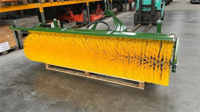 Thyregod TK 2800 med nylon børster og hydraulisk sving. bre - Rotacinė šluota: foto 4 Thyregod TK 2800 med nylon børster og hydraulisk sving. bre - Rotacinė šluota: foto 4