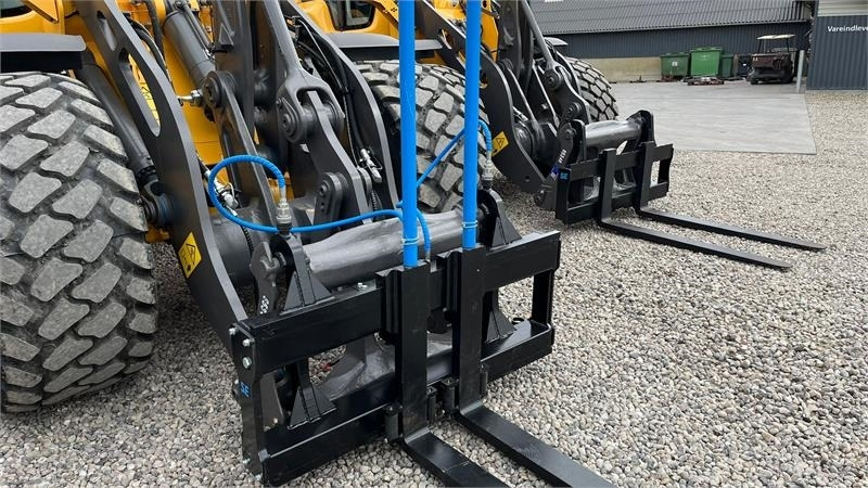 Volvo Pallegafler Hydraulisk 5Tons pallegafler med Volvo - Ratinis krautuvas: foto 4 Volvo Pallegafler Hydraulisk 5Tons pallegafler med Volvo - Ratinis krautuvas: foto 4