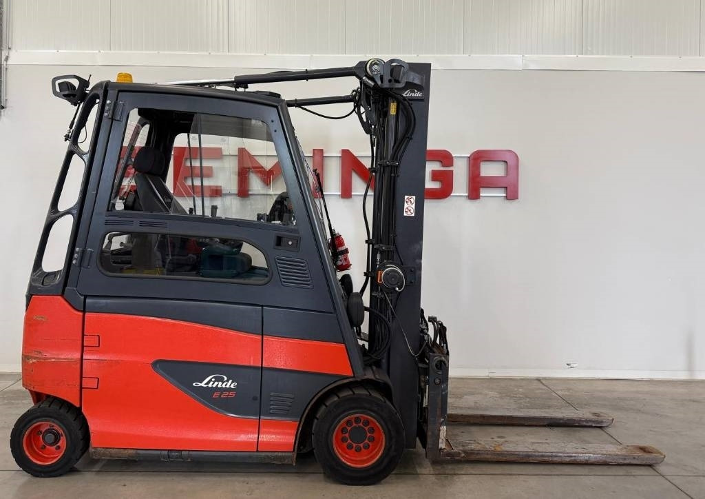 Linde 10984 - E25 - Elektrinis krautuvas: foto 2 Linde 10984 - E25 - Elektrinis krautuvas: foto 2