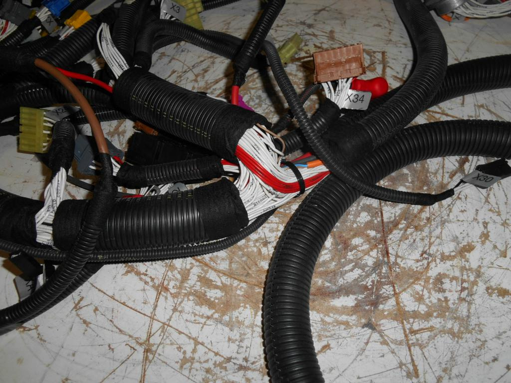 Nauja Kabeliai/ Laidai - Statybinė technika Case 76077923 -: foto 6 Nauja Kabeliai/ Laidai - Statybinė technika Case 76077923 -: foto 6