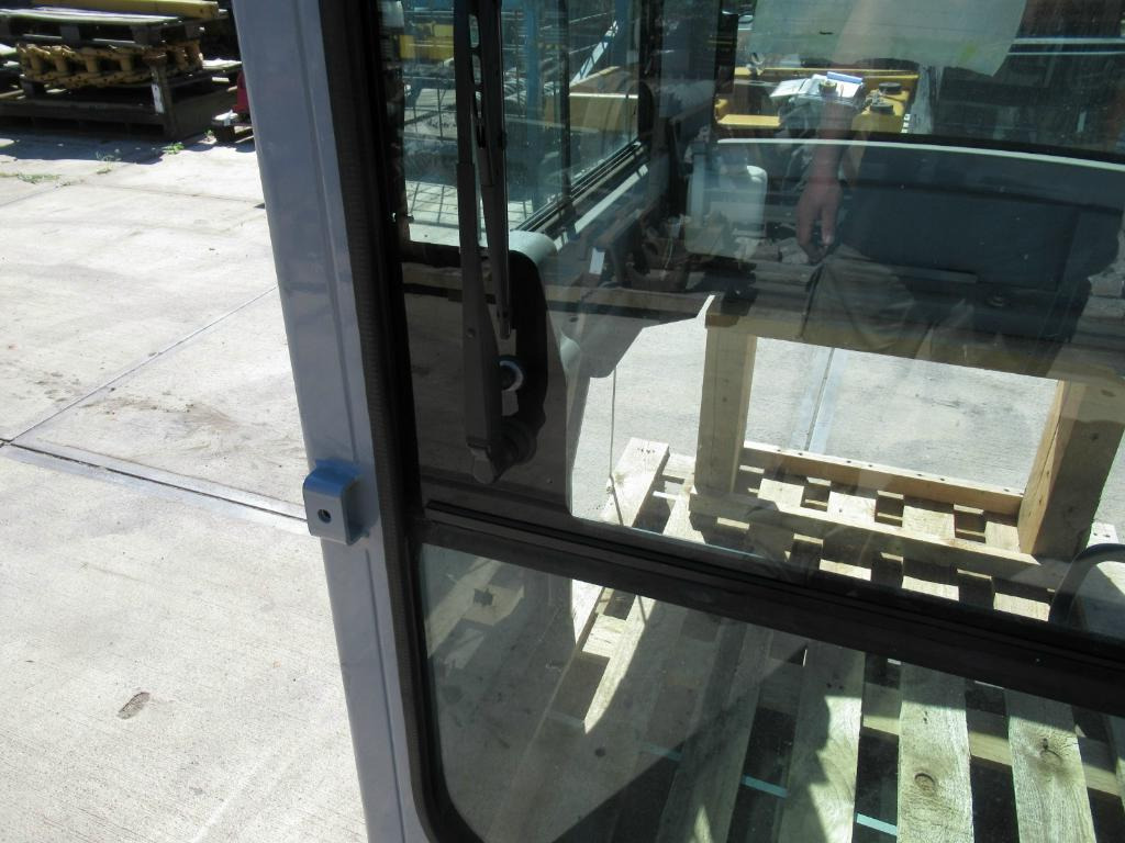 Kobelco 72271210 - Kabina - Statybinė technika: foto 5 Kobelco 72271210 - Kabina - Statybinė technika: foto 5