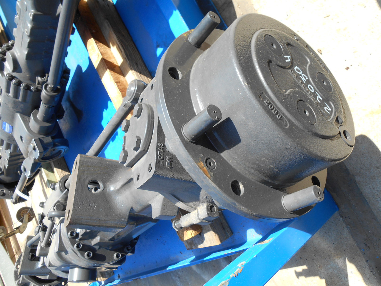 New Holland 87674866 - Galinė ašis - Statybinė technika: foto 1 New Holland 87674866 - Galinė ašis - Statybinė technika: foto 1