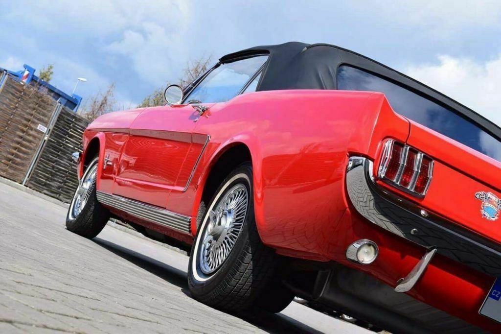Ford Mustang Cabriolet - Lengvasis automobilis: foto 4 Ford Mustang Cabriolet - Lengvasis automobilis: foto 4