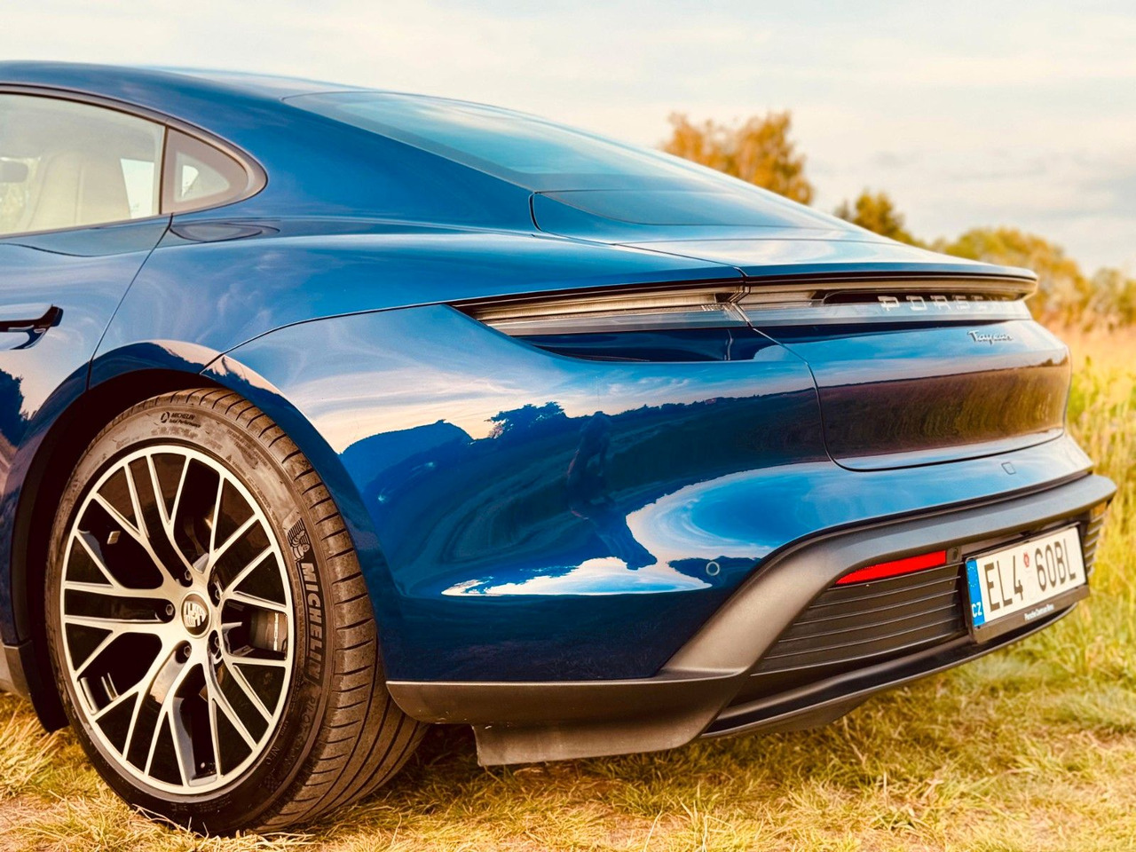 Porsche Taycan CR - Lengvasis automobilis: foto 4 Porsche Taycan CR - Lengvasis automobilis: foto 4