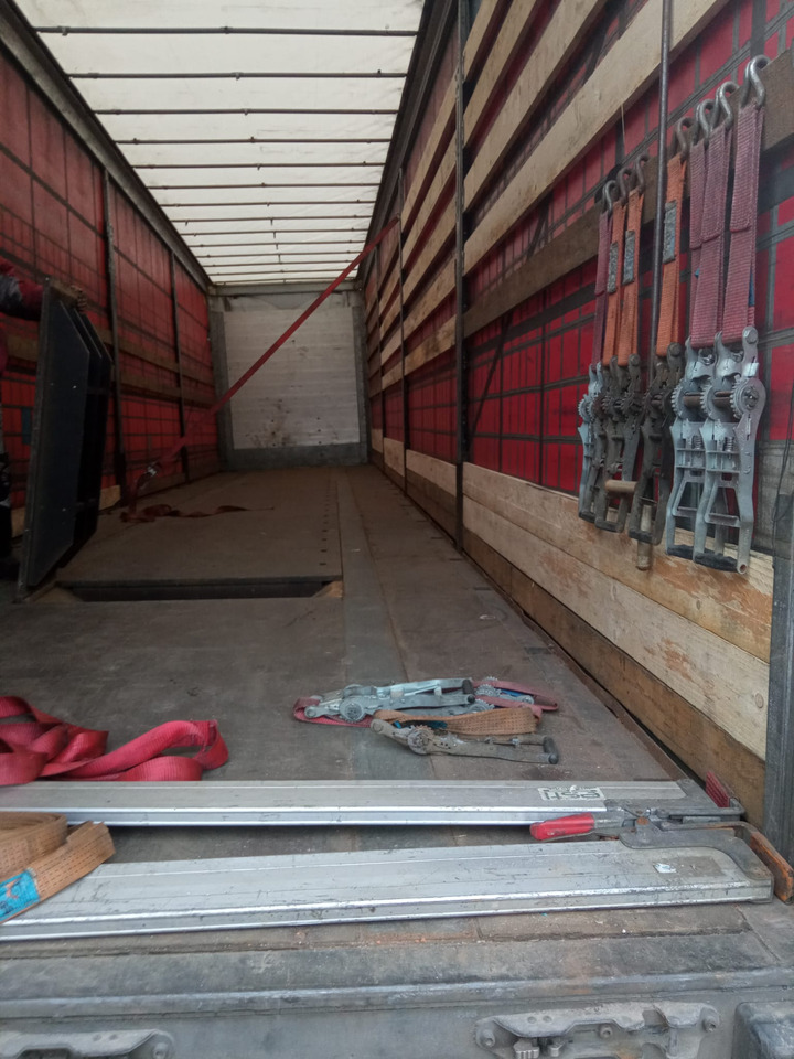 Tentinė puspriekabė SCHMITZ SCS 24/L: foto 13 Tentinė puspriekabė SCHMITZ SCS 24/L: foto 13