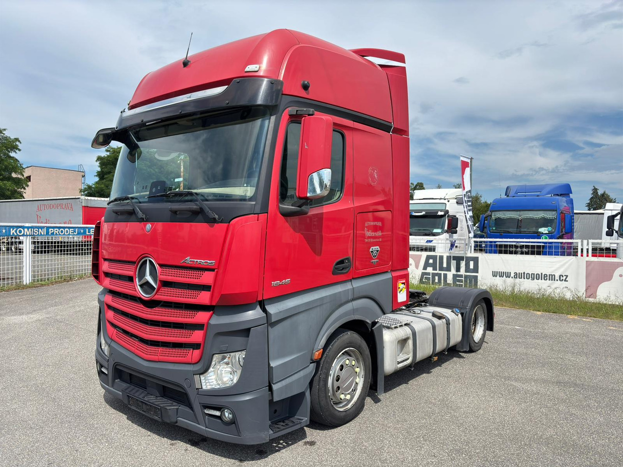 Mercedes-Benz Actros 1845 - Vilkikas: foto 1 Mercedes-Benz Actros 1845 - Vilkikas: foto 1