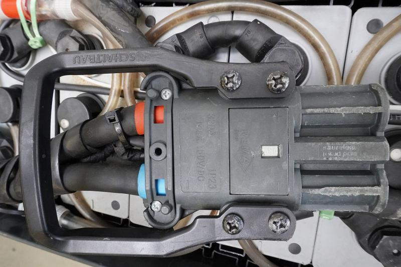 ALLGÄU BATTERIE 24 Volt 4 PzS 620 Ah - Akumuliatorius - Krovimo technika: foto 4 ALLGÄU BATTERIE 24 Volt 4 PzS 620 Ah - Akumuliatorius - Krovimo technika: foto 4