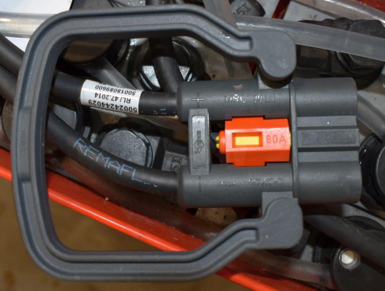 GRUMA 24 Volt 2 PzB 200 Ah - Akumuliatorius - Krovimo technika: foto 4 GRUMA 24 Volt 2 PzB 200 Ah - Akumuliatorius - Krovimo technika: foto 4