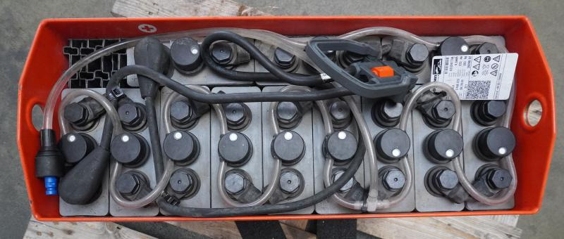 GRUMA 24 Volt 3 PzB 225 Ah - Akumuliatorius - Krovimo technika: foto 3 GRUMA 24 Volt 3 PzB 225 Ah - Akumuliatorius - Krovimo technika: foto 3