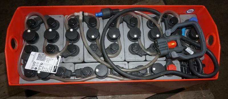 GRUMA 24 Volt 3 PzB 225 Ah - Akumuliatorius - Krovimo technika: foto 3 GRUMA 24 Volt 3 PzB 225 Ah - Akumuliatorius - Krovimo technika: foto 3