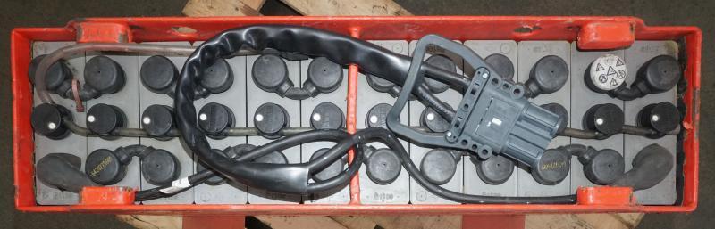 GRUMA 24 Volt 3 PzS 375 Ah - Akumuliatorius - Krovimo technika: foto 3 GRUMA 24 Volt 3 PzS 375 Ah - Akumuliatorius - Krovimo technika: foto 3