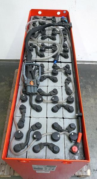 GRUMA 48 Volt 4 PzS 620 Ah - Akumuliatorius - Krovimo technika: foto 3 GRUMA 48 Volt 4 PzS 620 Ah - Akumuliatorius - Krovimo technika: foto 3
