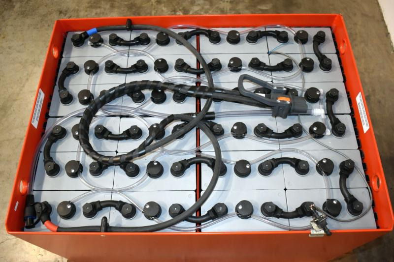 GRUMA 48 Volt 5 PzS 725 Ah - Akumuliatorius - Krovimo technika: foto 3 GRUMA 48 Volt 5 PzS 725 Ah - Akumuliatorius - Krovimo technika: foto 3