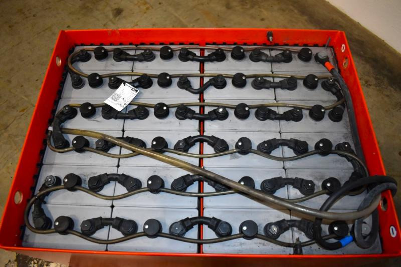 GRUMA 48 Volt 5 PzS 775 Ah - Akumuliatorius - Krovimo technika: foto 3 GRUMA 48 Volt 5 PzS 775 Ah - Akumuliatorius - Krovimo technika: foto 3