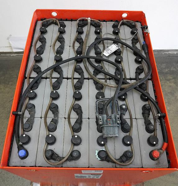 GRUMA 48 Volt 5 PzS 775 Ah - Akumuliatorius - Krovimo technika: foto 3 GRUMA 48 Volt 5 PzS 775 Ah - Akumuliatorius - Krovimo technika: foto 3