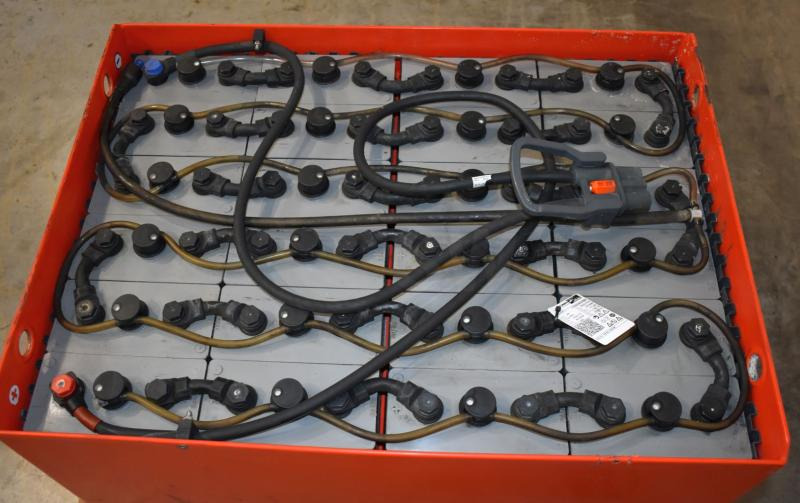 GRUMA 48 Volt 5 PzS 775 Ah - Akumuliatorius - Krovimo technika: foto 3 GRUMA 48 Volt 5 PzS 775 Ah - Akumuliatorius - Krovimo technika: foto 3
