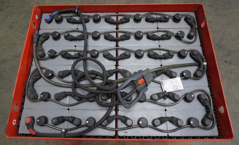 GRUMA 48 Volt 5 PzS 775 Ah - Akumuliatorius - Krovimo technika: foto 3 GRUMA 48 Volt 5 PzS 775 Ah - Akumuliatorius - Krovimo technika: foto 3