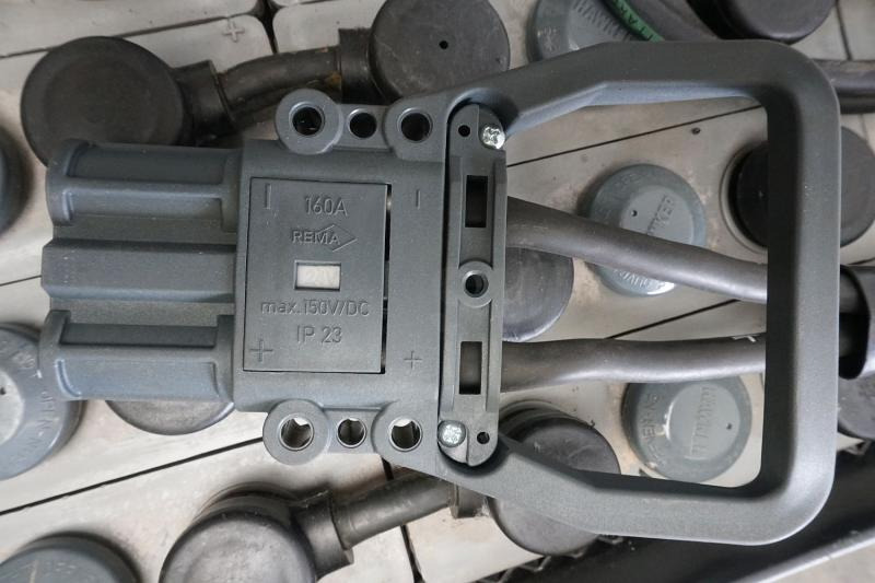 HAWKER 24 Volt 3 PzV 330 Ah - Akumuliatorius: foto 4 HAWKER 24 Volt 3 PzV 330 Ah - Akumuliatorius: foto 4