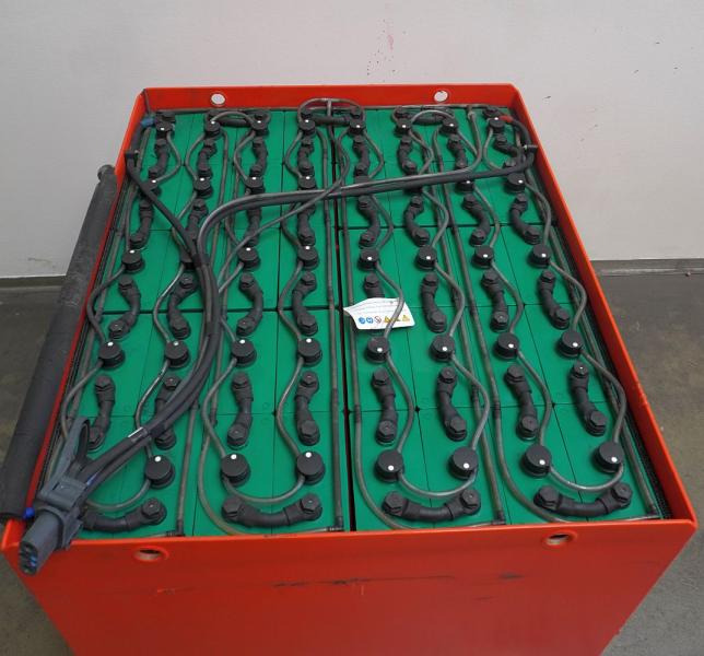 HOPPECKE 80 Volt 5 PzS 775 Ah - Akumuliatorius: foto 3 HOPPECKE 80 Volt 5 PzS 775 Ah - Akumuliatorius: foto 3