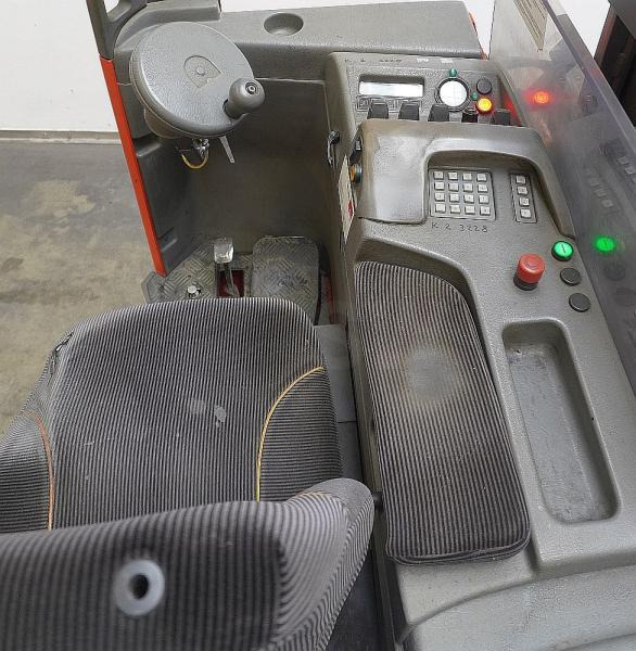 Linde R 25 F 144 - Šakinis krautuvas su privažiavimu iš keturių pusių: foto 3 Linde R 25 F 144 - Šakinis krautuvas su privažiavimu iš keturių pusių: foto 3