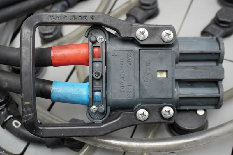 TRIATHLON 80 Volt 5 PzS 775 Ah - Akumuliatorius - Krovimo technika: foto 4 TRIATHLON 80 Volt 5 PzS 775 Ah - Akumuliatorius - Krovimo technika: foto 4
