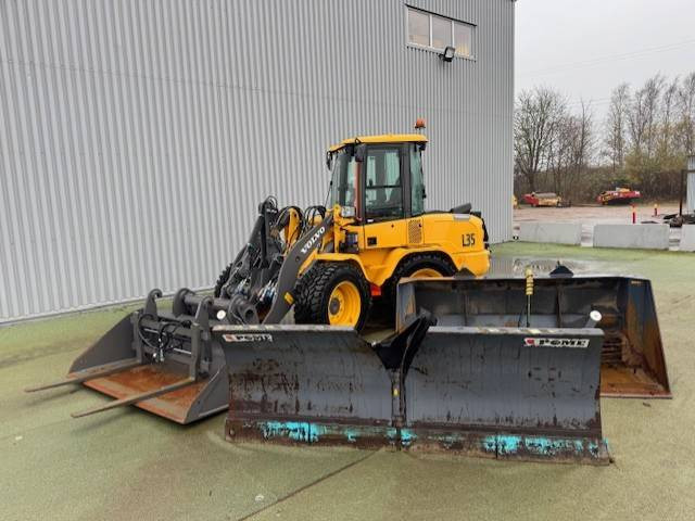 Volvo L35HT +Vikplog + Sandspridarskopa + skopa + Hydr G - Mini krautuvas: foto 1 Volvo L35HT +Vikplog + Sandspridarskopa + skopa + Hydr G - Mini krautuvas: foto 1