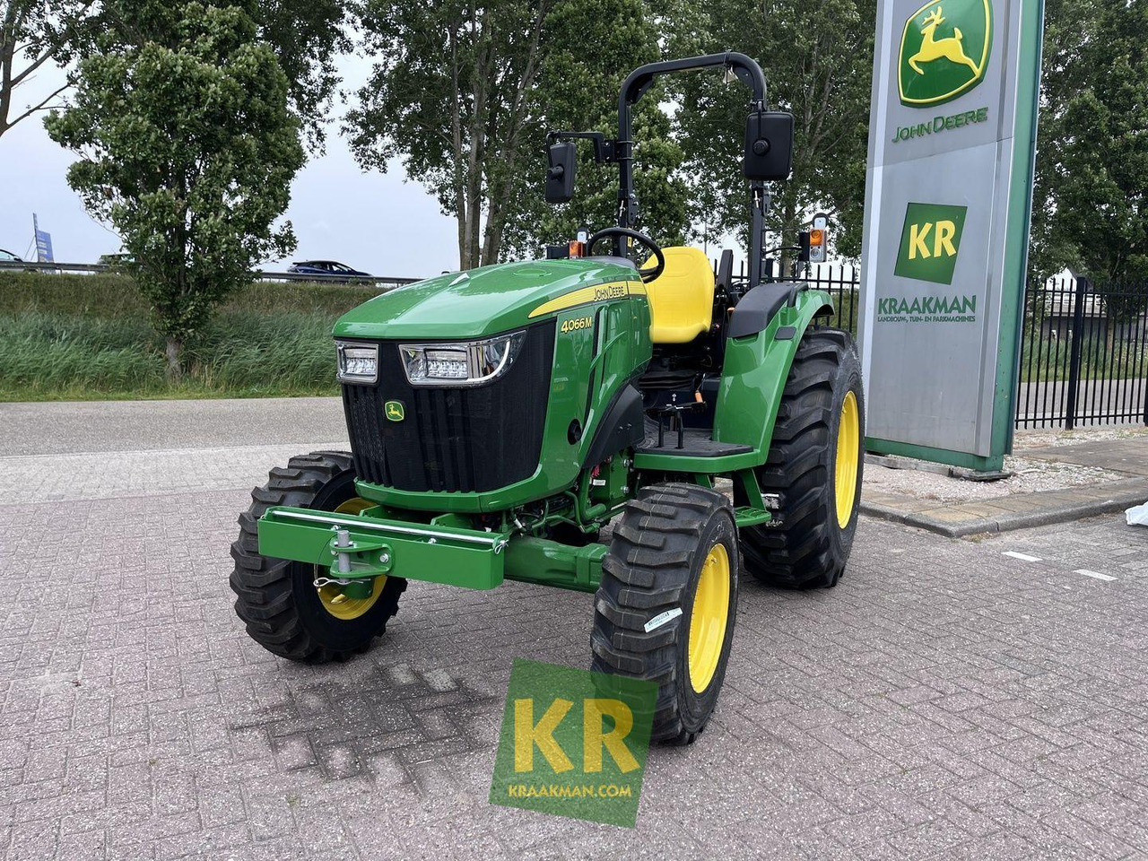 4066M John Deere - Mini traktorius: foto 2 4066M John Deere - Mini traktorius: foto 2