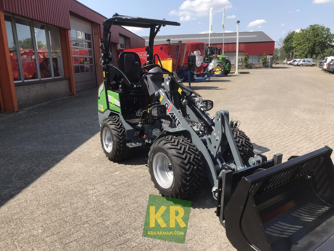 Giant G2200E - Šarnyrinis krautuvas: foto 2 Giant G2200E - Šarnyrinis krautuvas: foto 2