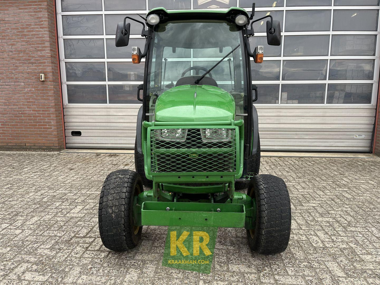 John Deere 3038R - Mini traktorius: foto 2 John Deere 3038R - Mini traktorius: foto 2