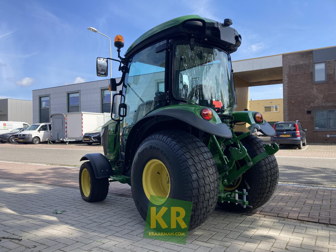 John Deere 3046R - Mini traktorius: foto 3 John Deere 3046R - Mini traktorius: foto 3