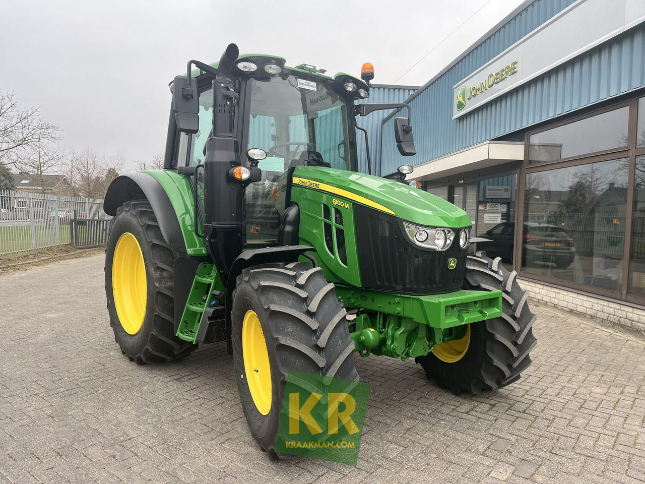 John Deere 6100M - Traktorius: foto 1 John Deere 6100M - Traktorius: foto 1