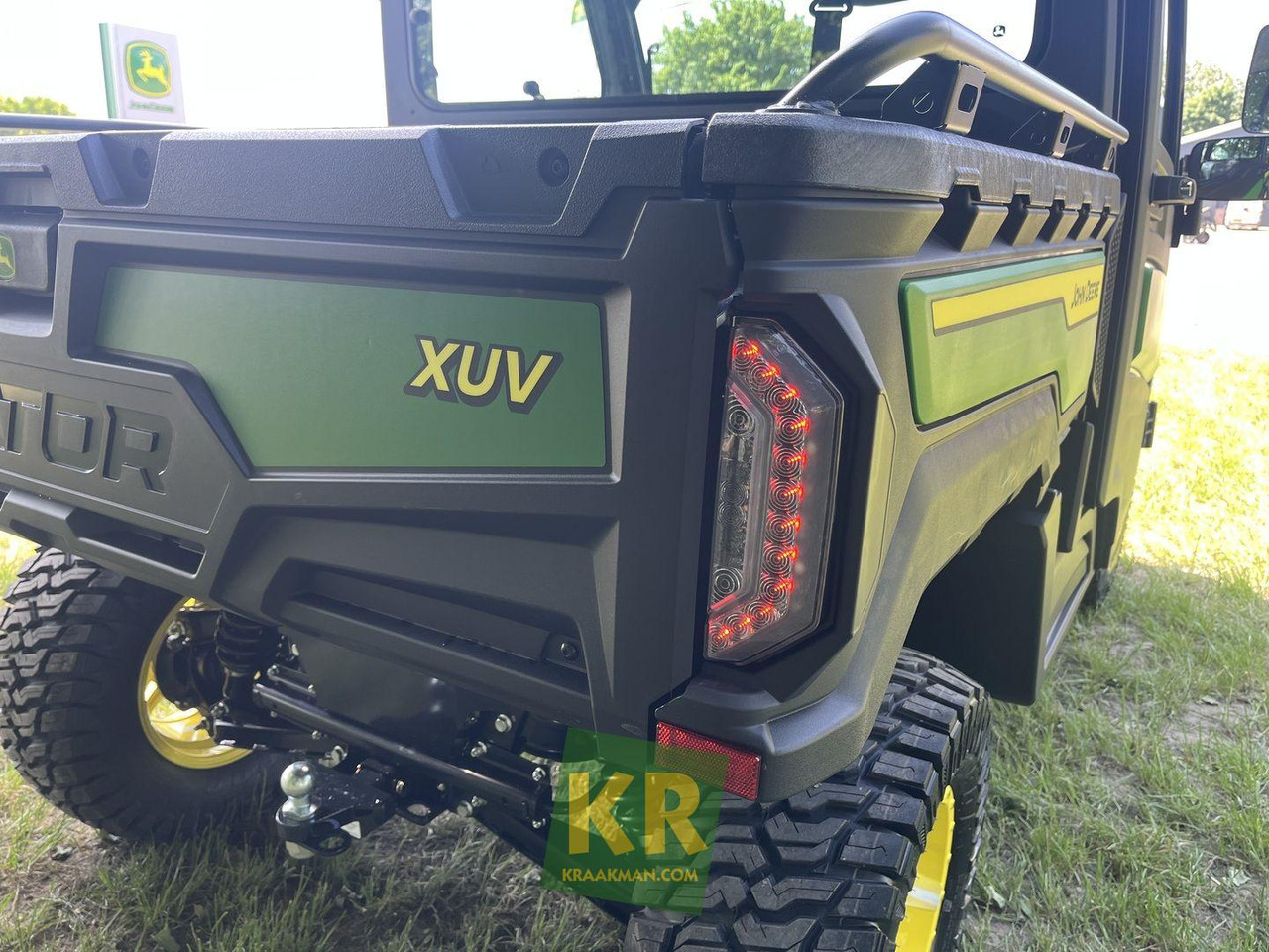 John Deere XUV875M - Keturratis: foto 1 John Deere XUV875M - Keturratis: foto 1