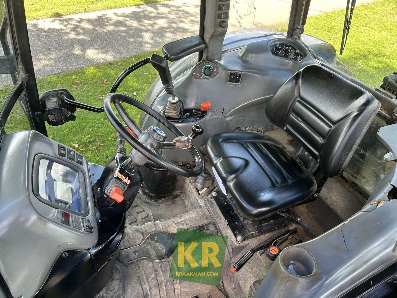 New Holland TN75S - Traktorius: foto 5 New Holland TN75S - Traktorius: foto 5